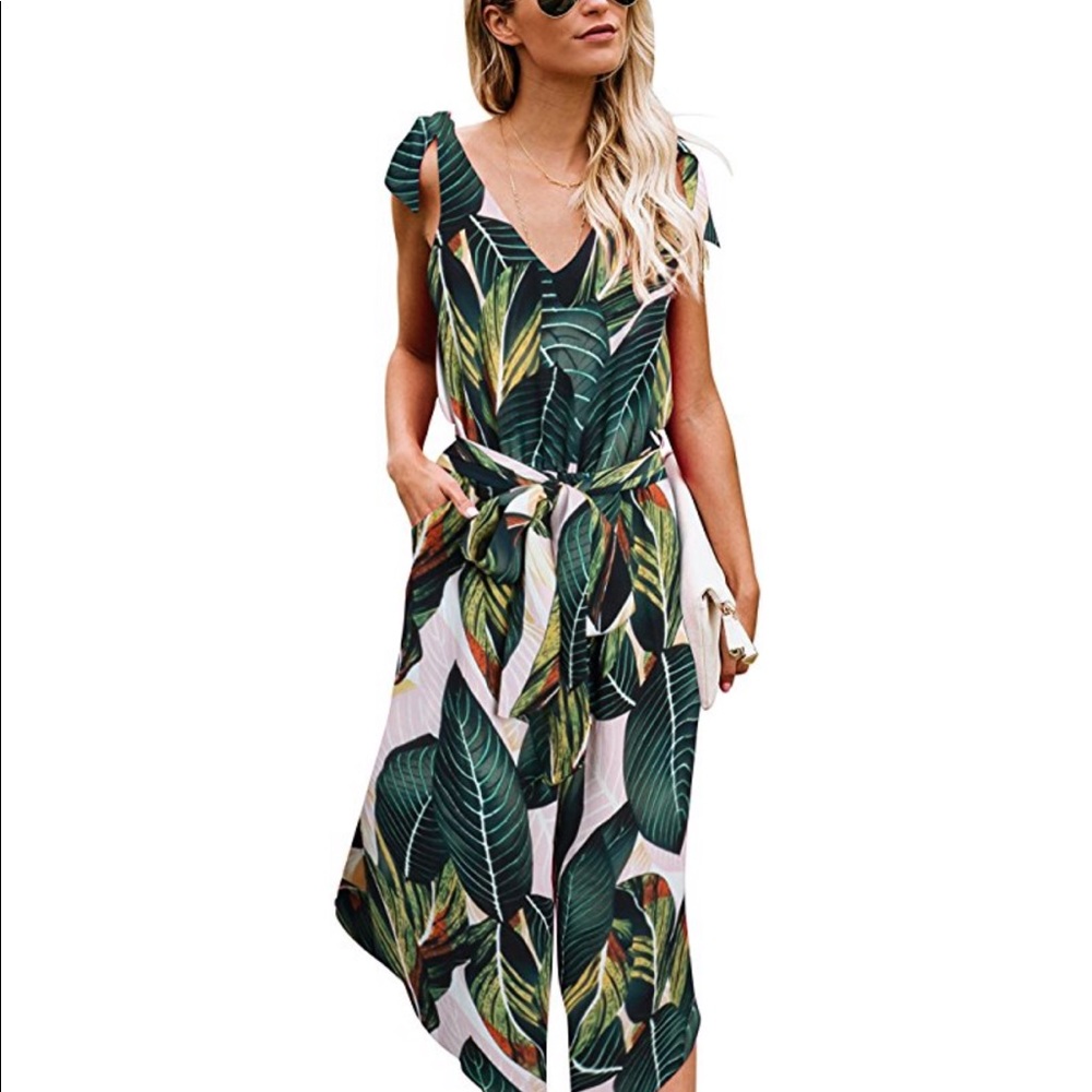 NWT women’s floral jumpsuit